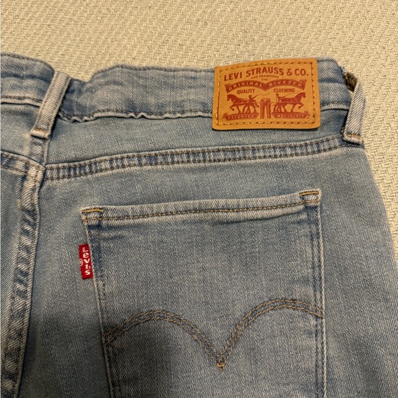 Levi Skinny Jeans - Picture 2 of 2